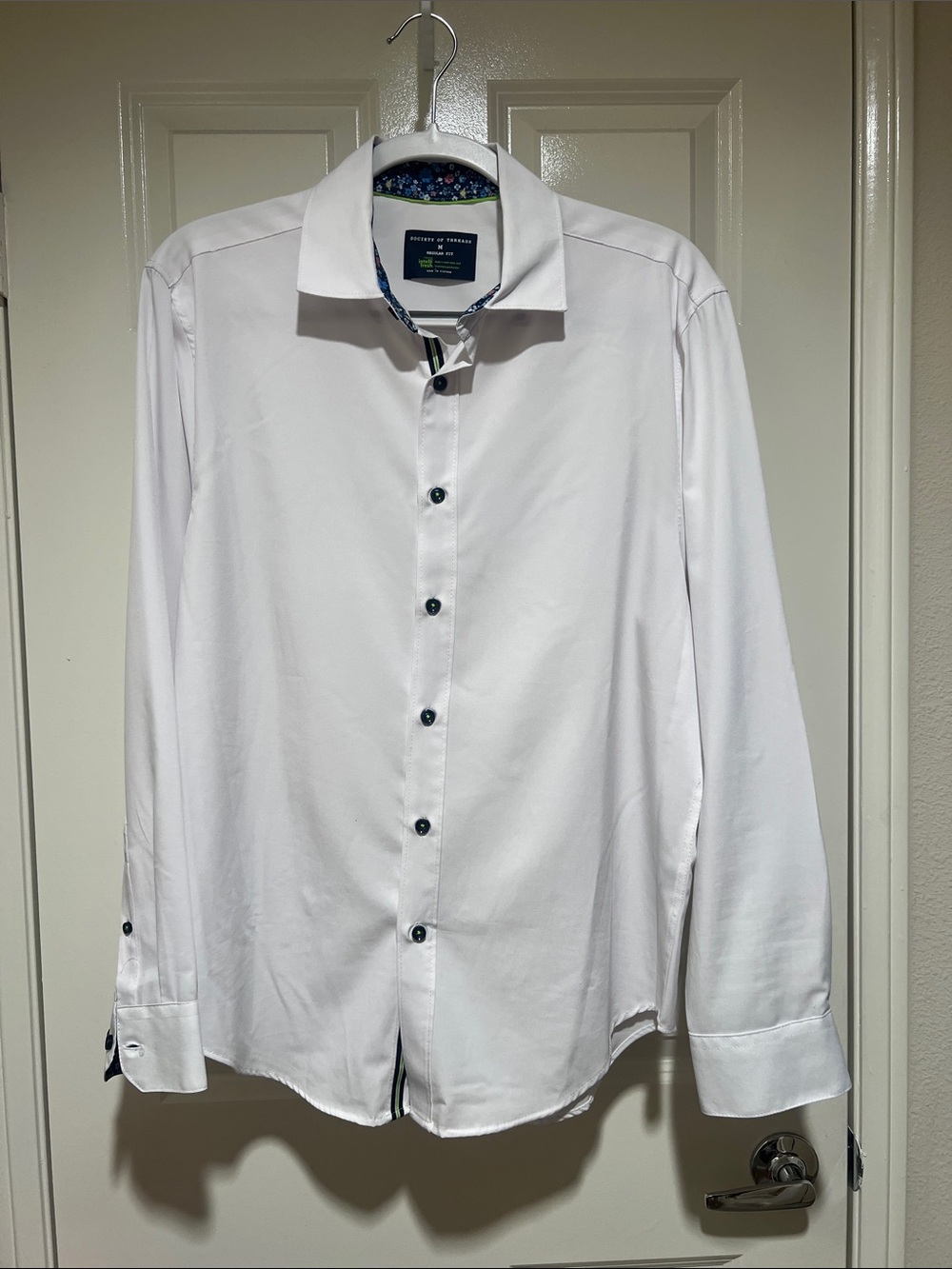 Society of Threads White Dress Shirt w/ Dark Contrast Buttons regular fit size M